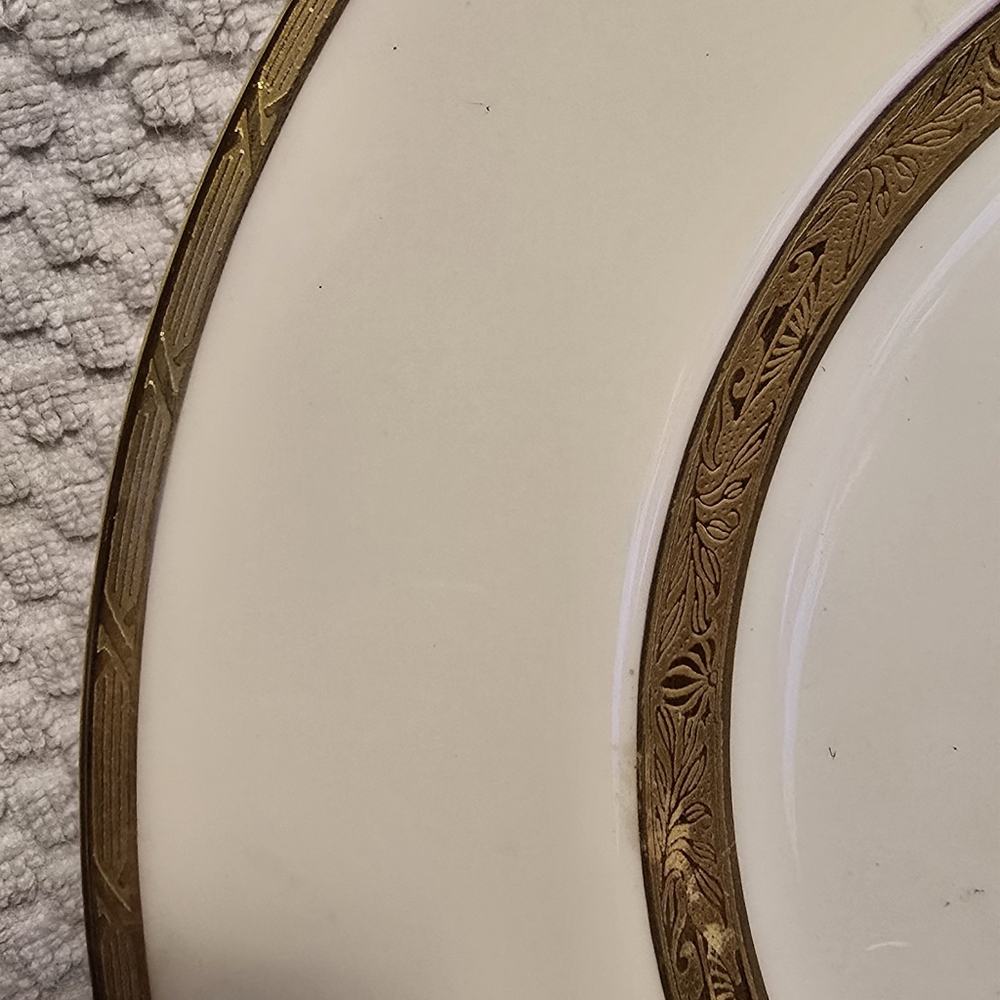 Tiffany & Co. White Dinner Plate with Gold Trim - Picture 3 of 4